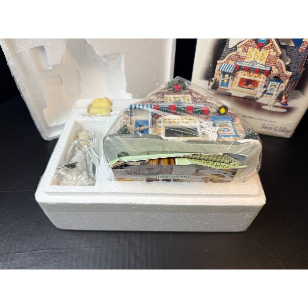 Department 56 "Pillsbury Doughboy Bake Shop" (Set of 2) #55342 In Box - Picture 3 of 16